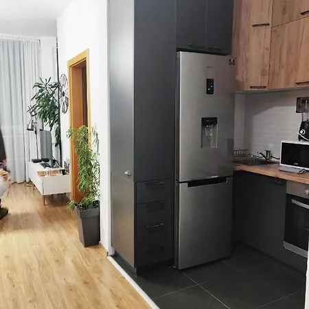 Lori M Sa Parkingom Апартаменты *