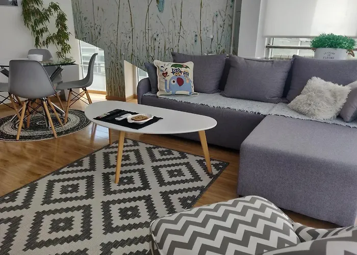 Lori M Sa Parkingom 克拉列沃